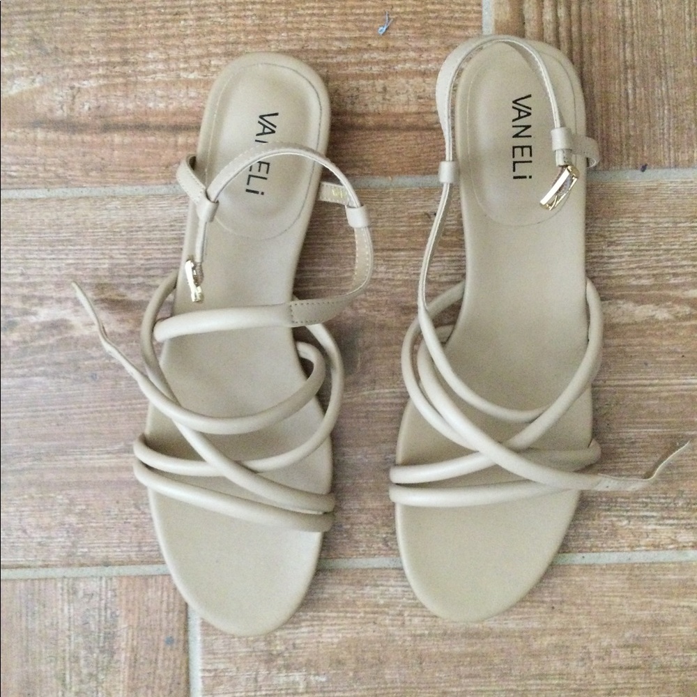 Vaneli Strappy Low Heel Sandal Size 10 Narrow